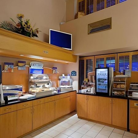 Holiday Inn Express Toronto East - Scarborough By Ihg מראה חיצוני תמונה