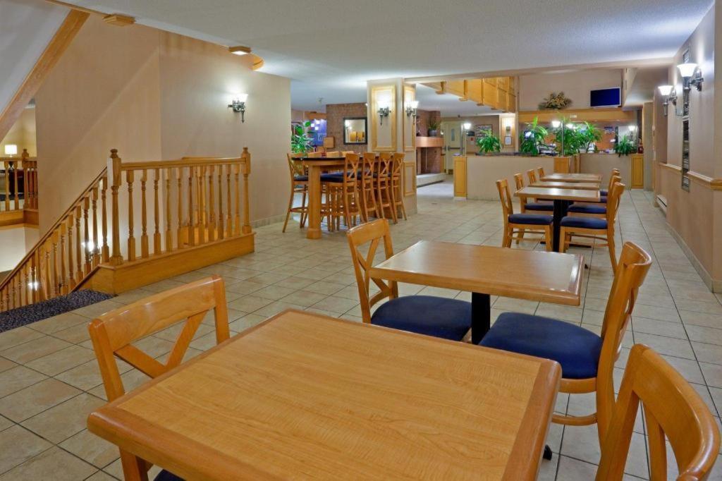 Holiday Inn Express Toronto East - Scarborough By Ihg מראה חיצוני תמונה