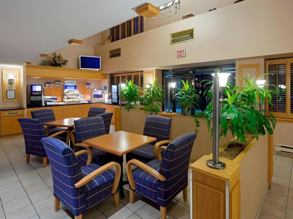 Holiday Inn Express Toronto East - Scarborough By Ihg מראה חיצוני תמונה