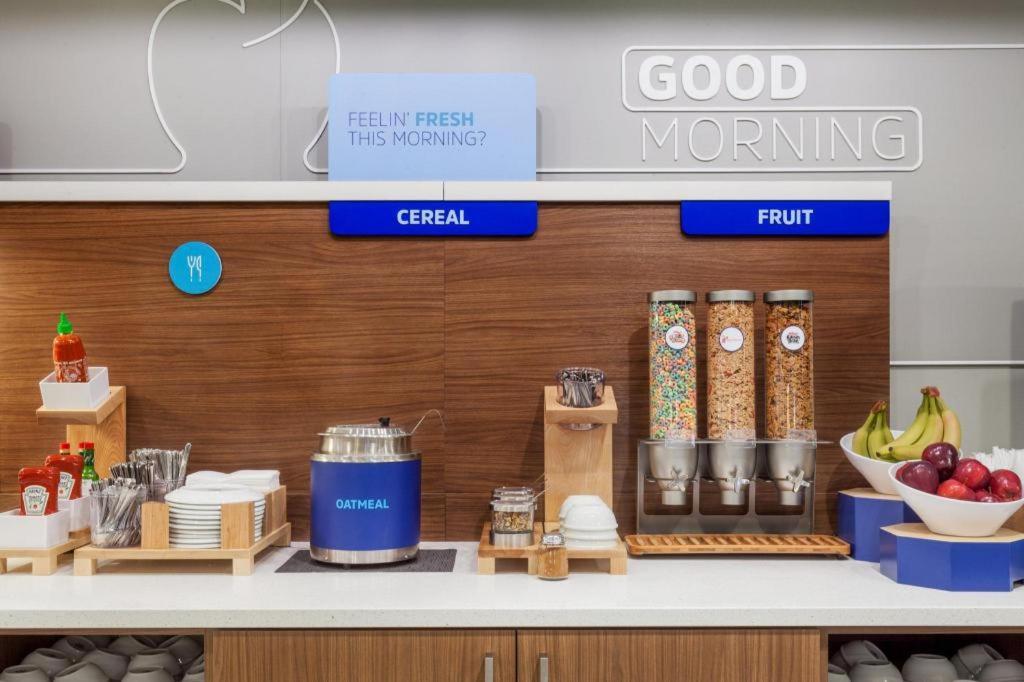 Holiday Inn Express Toronto East - Scarborough By Ihg מראה חיצוני תמונה