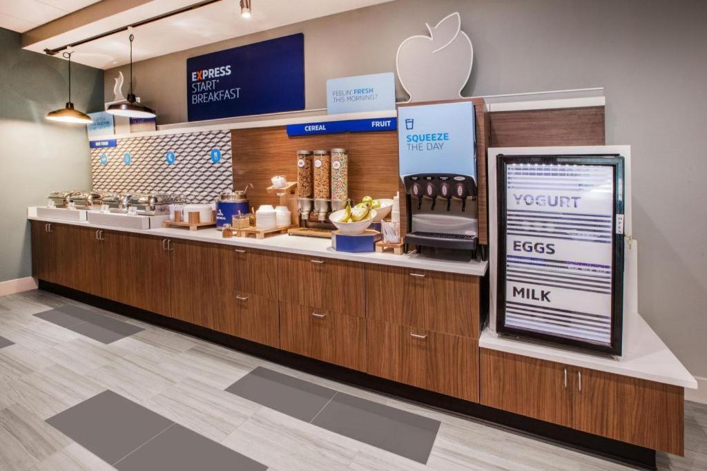 Holiday Inn Express Toronto East - Scarborough By Ihg מראה חיצוני תמונה