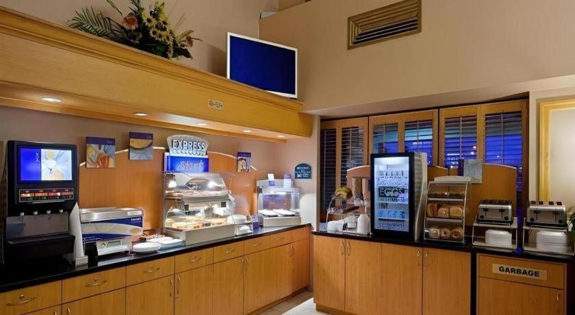 Holiday Inn Express Toronto East - Scarborough By Ihg מראה חיצוני תמונה