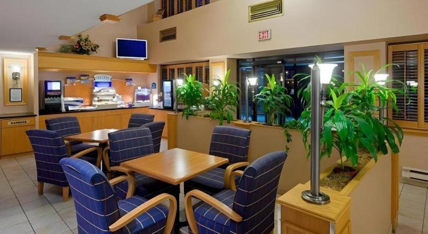 Holiday Inn Express Toronto East - Scarborough By Ihg מראה חיצוני תמונה