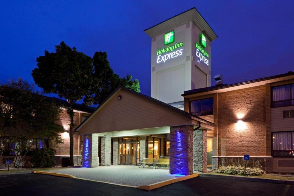 Holiday Inn Express Toronto East - Scarborough By Ihg מראה חיצוני תמונה