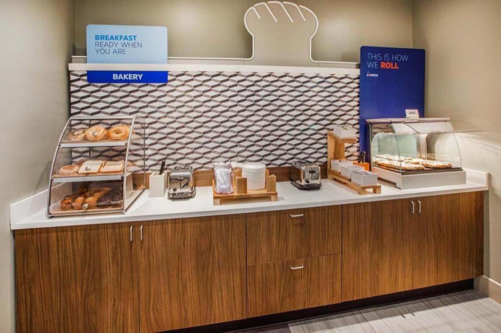 Holiday Inn Express Toronto East - Scarborough By Ihg מראה חיצוני תמונה