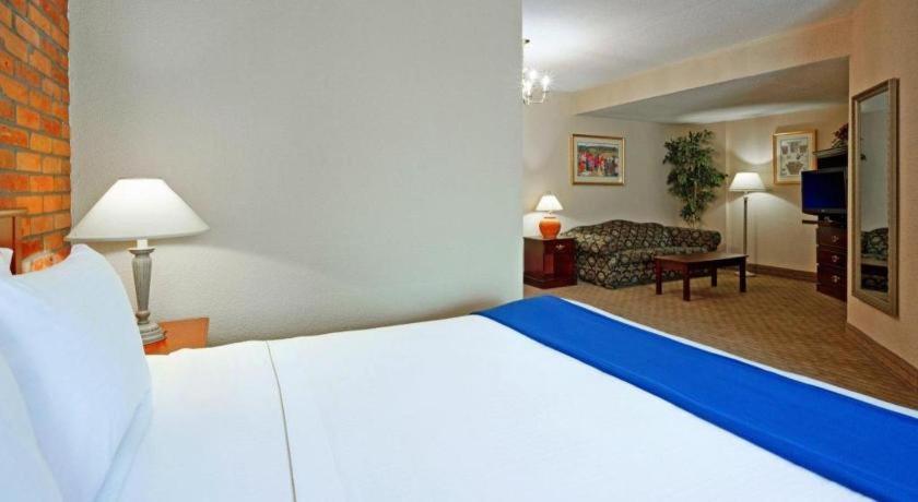 Holiday Inn Express Toronto East - Scarborough By Ihg מראה חיצוני תמונה